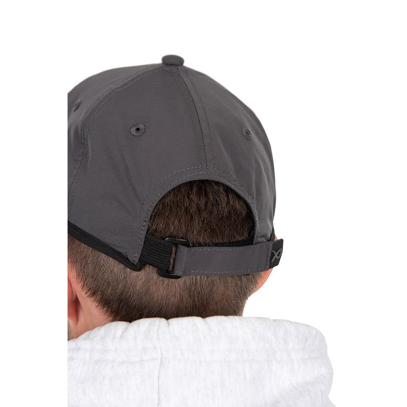Matrix Surefit Cap Black casquette de pêche noire légère avec logo Matrix 3D et fermeture réglable
