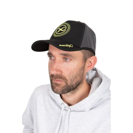 Matrix Surefit Cap Black casquette de pêche noire légère avec logo Matrix 3D et fermeture réglable