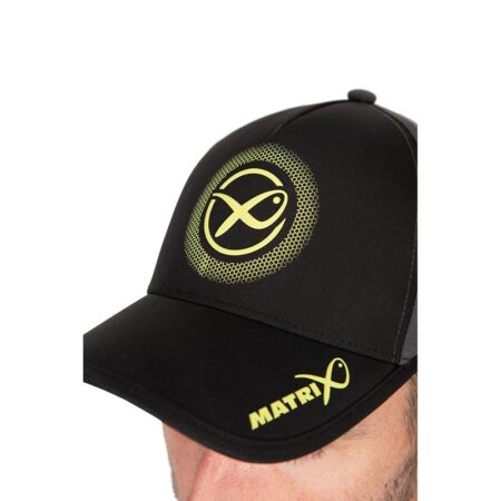 Matrix Surefit Cap Black casquette de pêche noire légère avec logo Matrix 3D et fermeture réglable